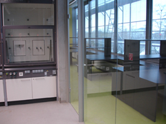 Auswertetische, Fensterbänke Laborzonen